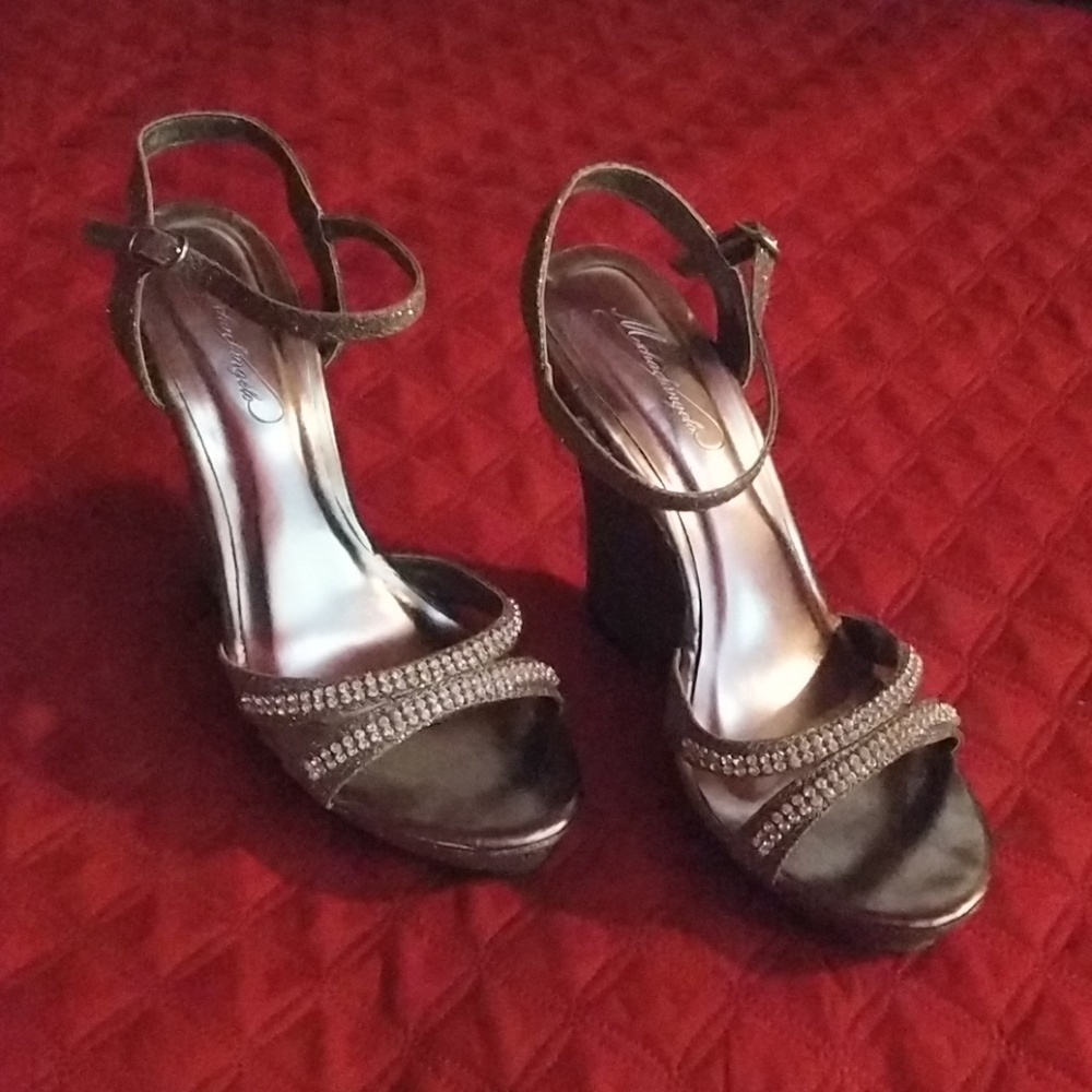 Michaelangelo Anika wedges